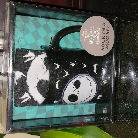 The Nightmare Before Christmas Mug & Socks - Picture 1 of 4